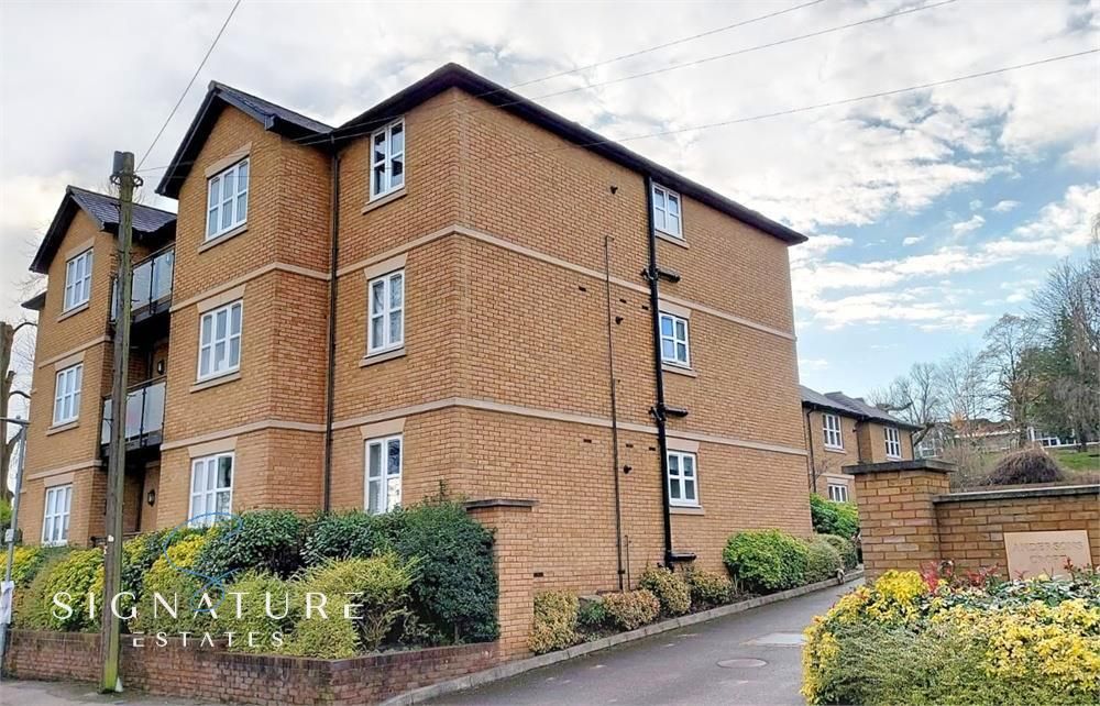 2 bed flat for sale in Andersons Croft, Cotterells, Hemel Hempstead HP1
