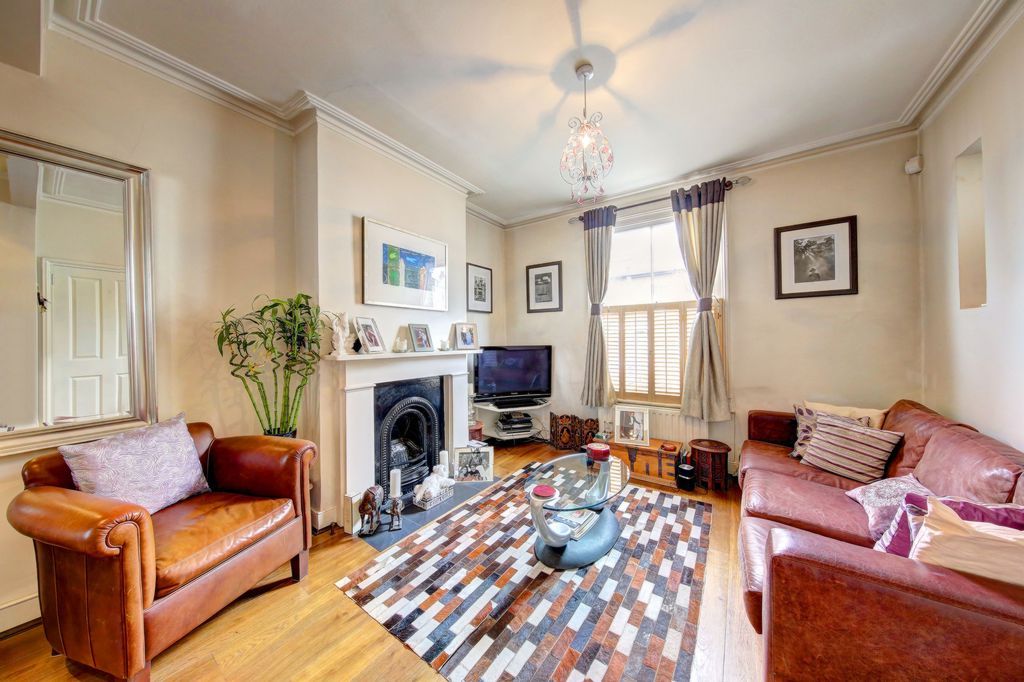 3 bed terraced house to rent in Bramford Road, Wandswoth SW18, £3,600
