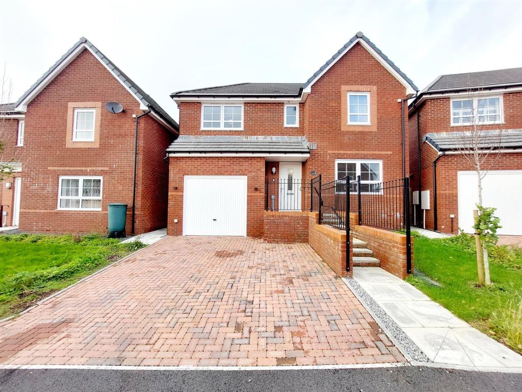 4 bed detached house for sale in Clos Morfa Heli, Loughor, Swansea SA4