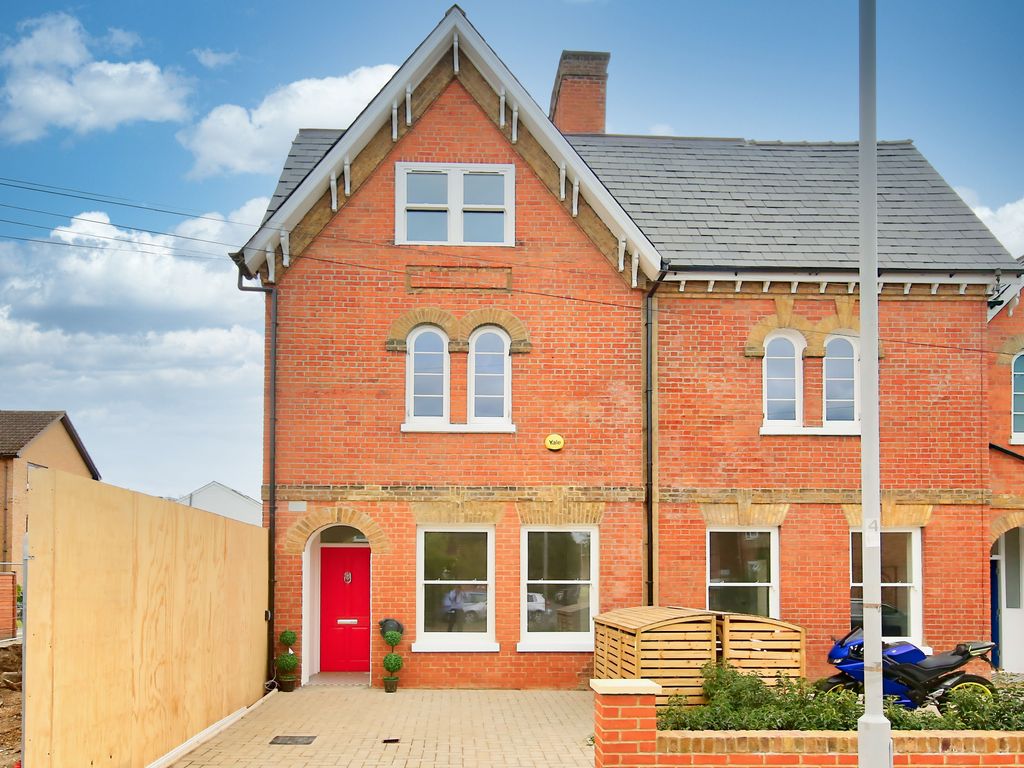 4 bed semidetached house for sale in Sycamore Grove, New Malden KT3, £