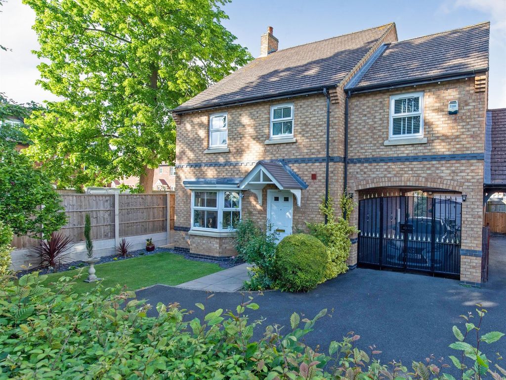 4 bed detached house for sale in Worths Way, StratfordUponAvon CV37