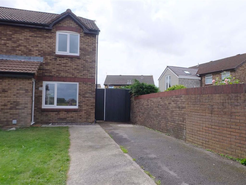 3 bed end terrace house to rent in Enfield Drive, Barry, Vale Of