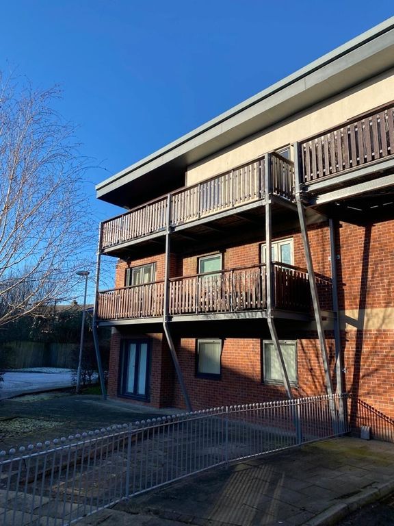 2 bed flat for sale in Canalside, Radcliffe, Manchester M26, £100,000