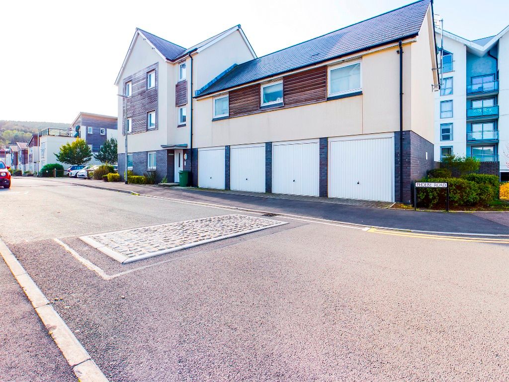 2 bed flat to rent in Phoebe Road, Copper Quarter, Swansea SA1, £995
