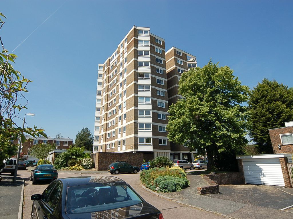 2 bed flat to rent in Hamble Court, Broom Park, Teddington, Middlesex ...