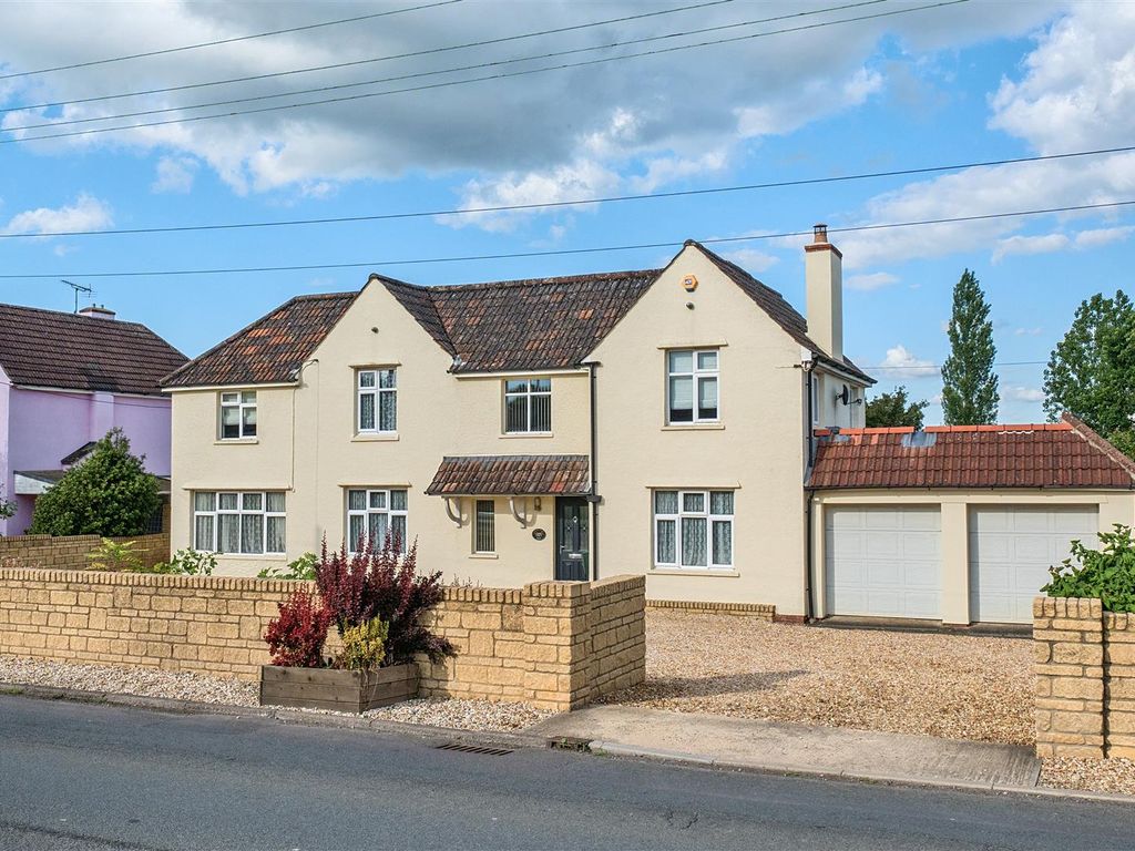 4 bed detached house for sale in Malmesbury Road, Chippenham SN15, £
