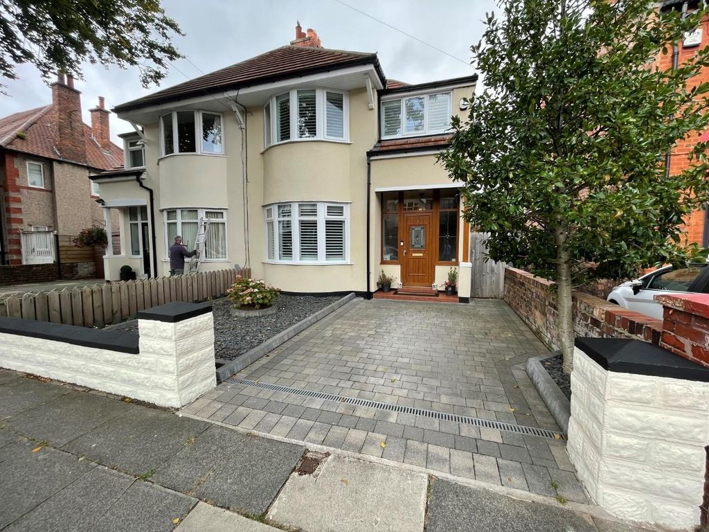 3 bed semidetached house for sale in De Villiers Avenue, Crosby