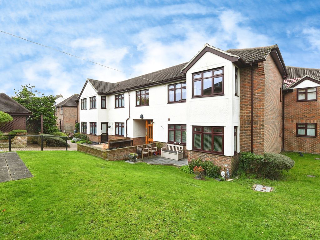1 bed flat for sale in Sheriton Square, Down Hall Road, Rayleigh, Essex