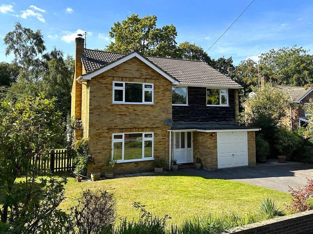 4 bed detached house for sale in Burgoyne Road, Camberley GU15, £