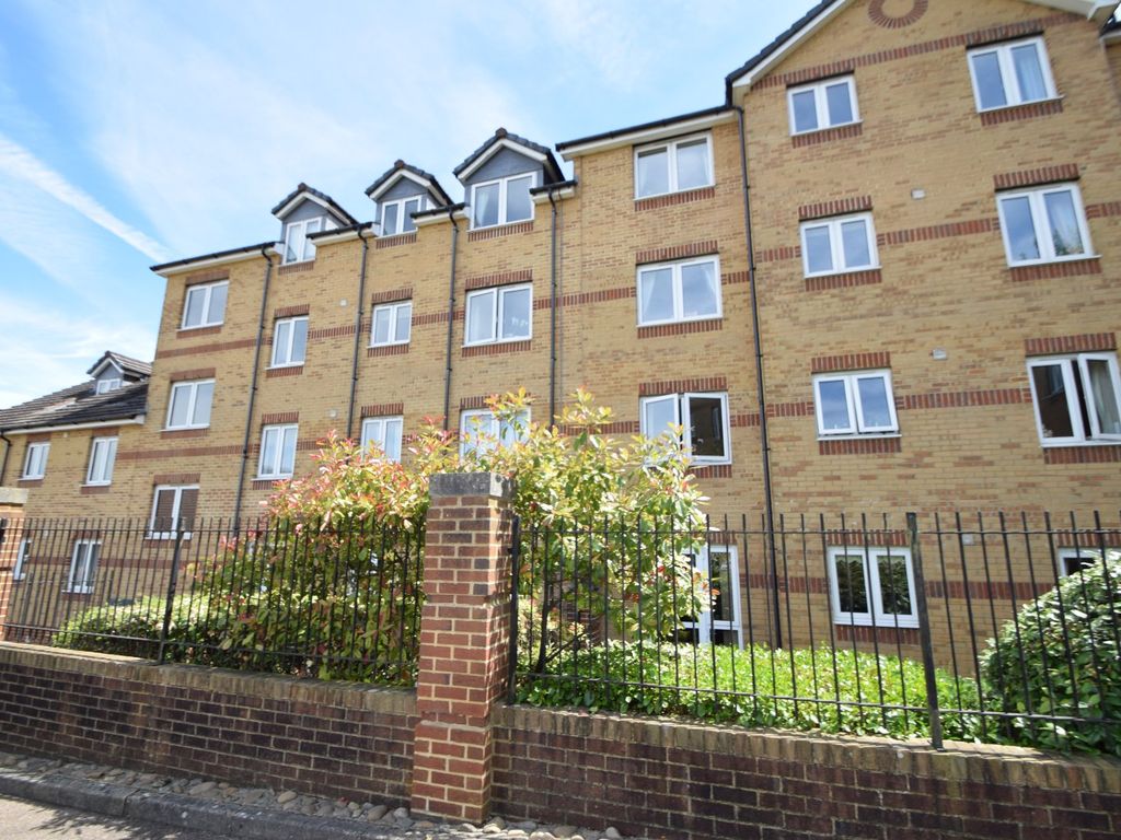 1 bed flat for sale in Woodlands Court, Walderslade Centre, Chatham
