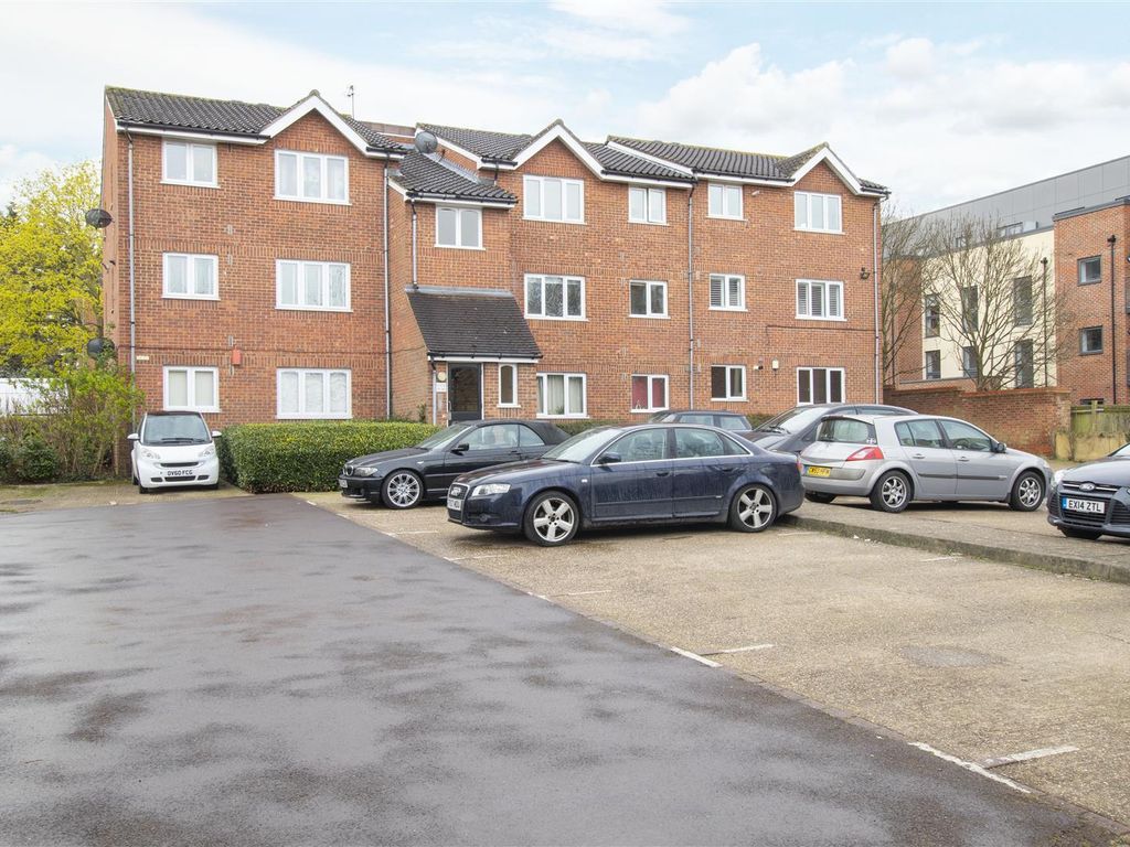 1 bed flat for sale in Howard Close, Waltham Abbey EN9 Zoopla