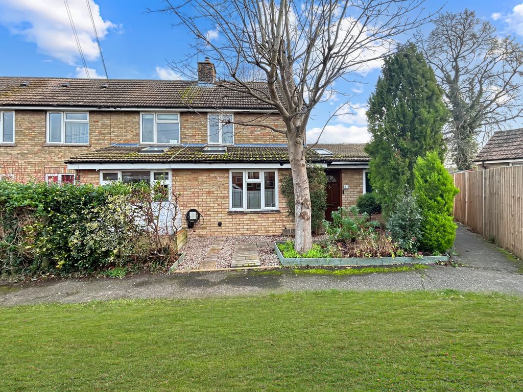 3 bed semidetached house for sale in Trinity Close, Bottisham