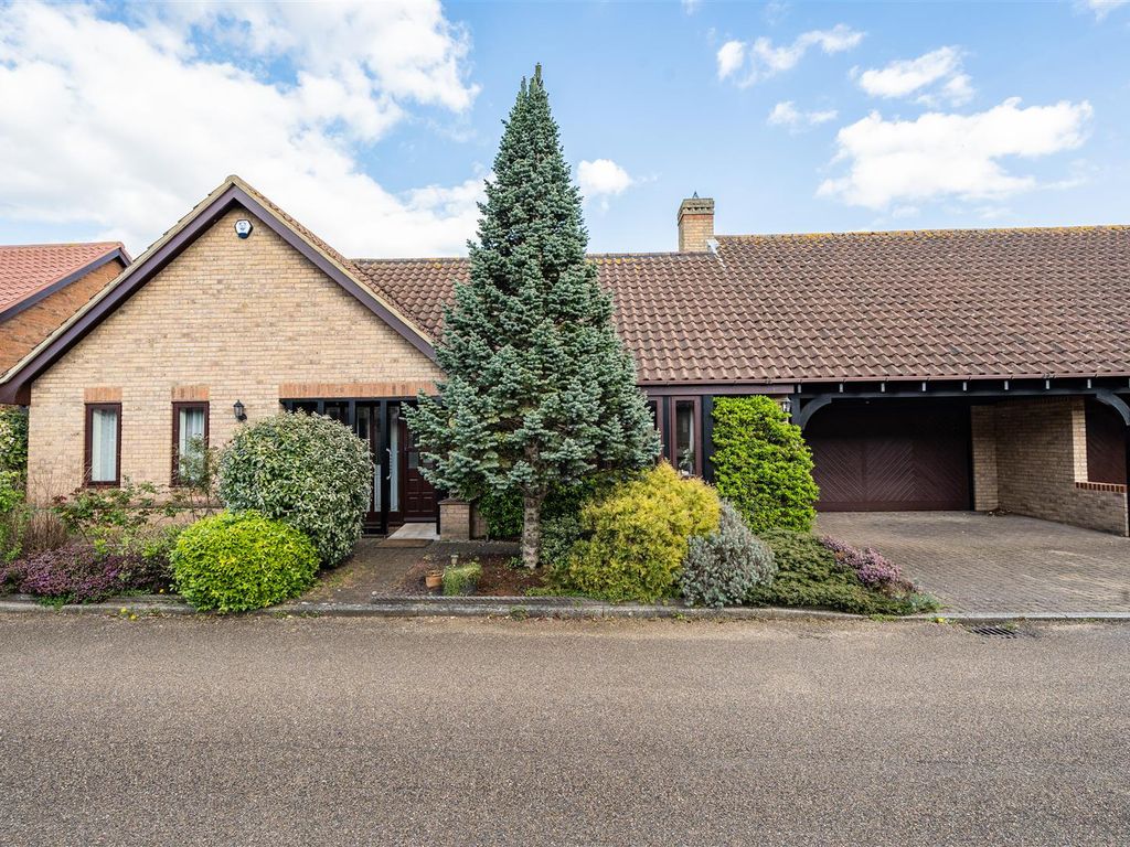 4 bed bungalow for sale in Keeley Farm Court, Wootton, Bedford MK43