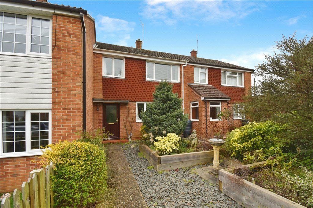 3 bed terraced house for sale in Beverley Gardens, Romsey, Hampshire
