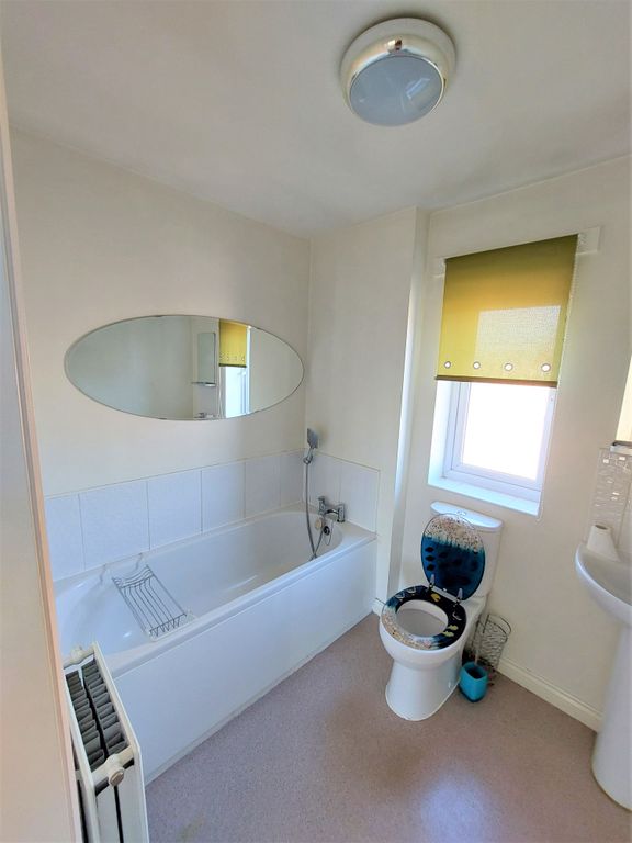 4 bed detached house to rent in Gorsefield Road, Birmingham B34 Zoopla