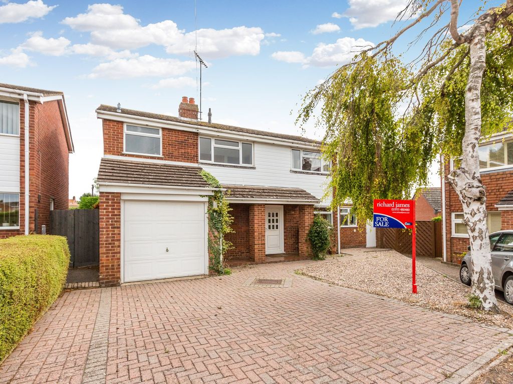 4 bed detached house for sale in Martin Close, Rushden NN10 Zoopla