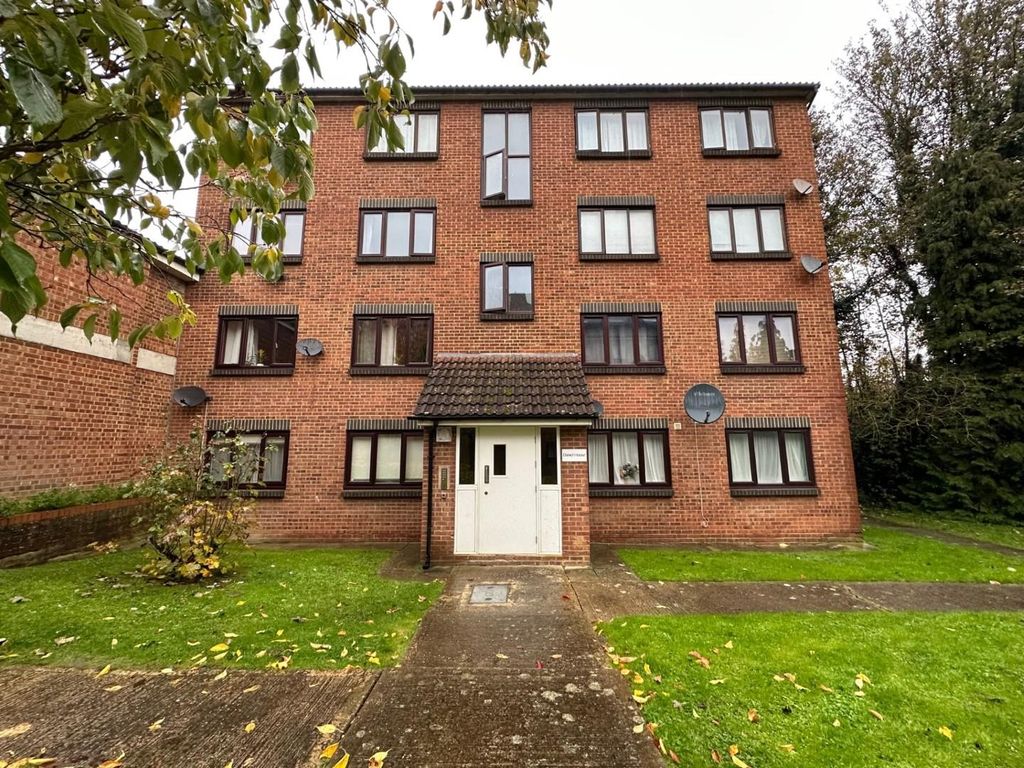 Room to rent in Lesley Place, Buckland Hill, Maidstone ME16, £875 pcm