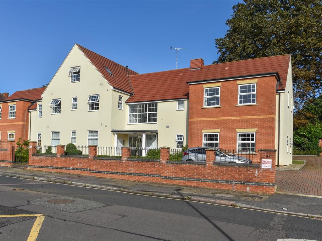 2 bed flat for sale in The Avenue, Cliftonville, Northampton NN1, £