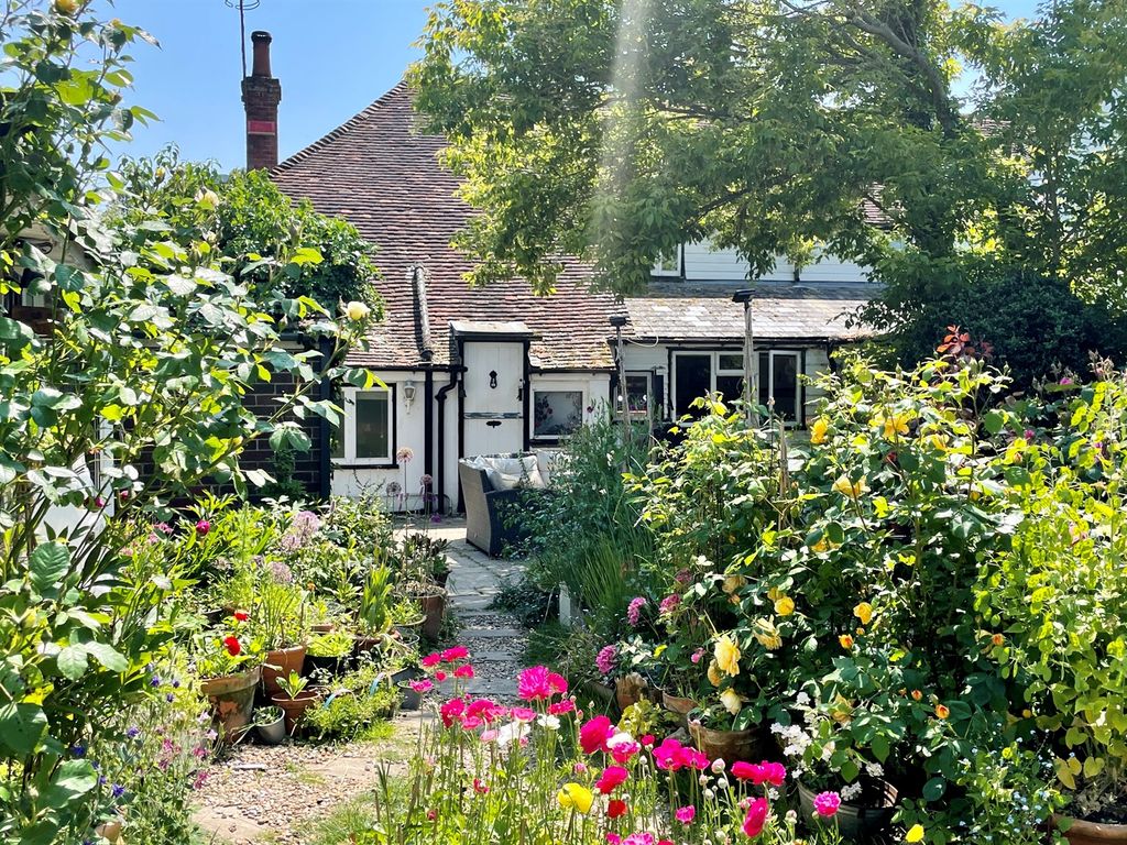 3 bed property for sale in Ashford Road, Bethersden, Ashford TN26, £