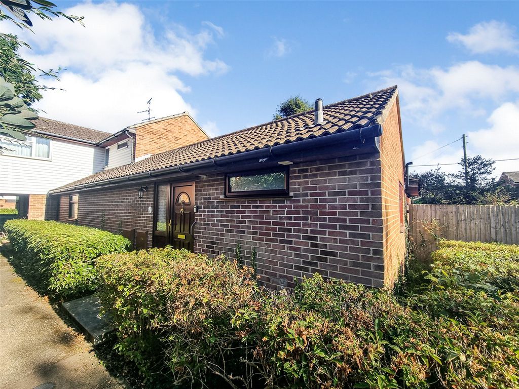 2 bed bungalow for sale in Alder Close, Ash Vale, Guildford, Surrey GU12 Zoopla