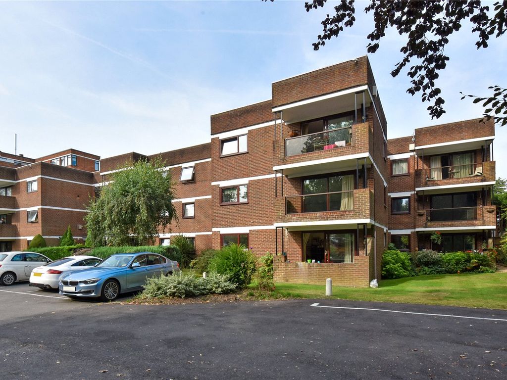 2 bed flat to rent in Woodhurst North, Ray Mead Road, Maidenhead