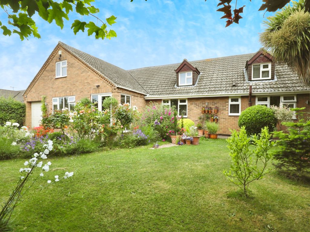 3 bed detached bungalow for sale in Station Road, Sutton, Retford DN22