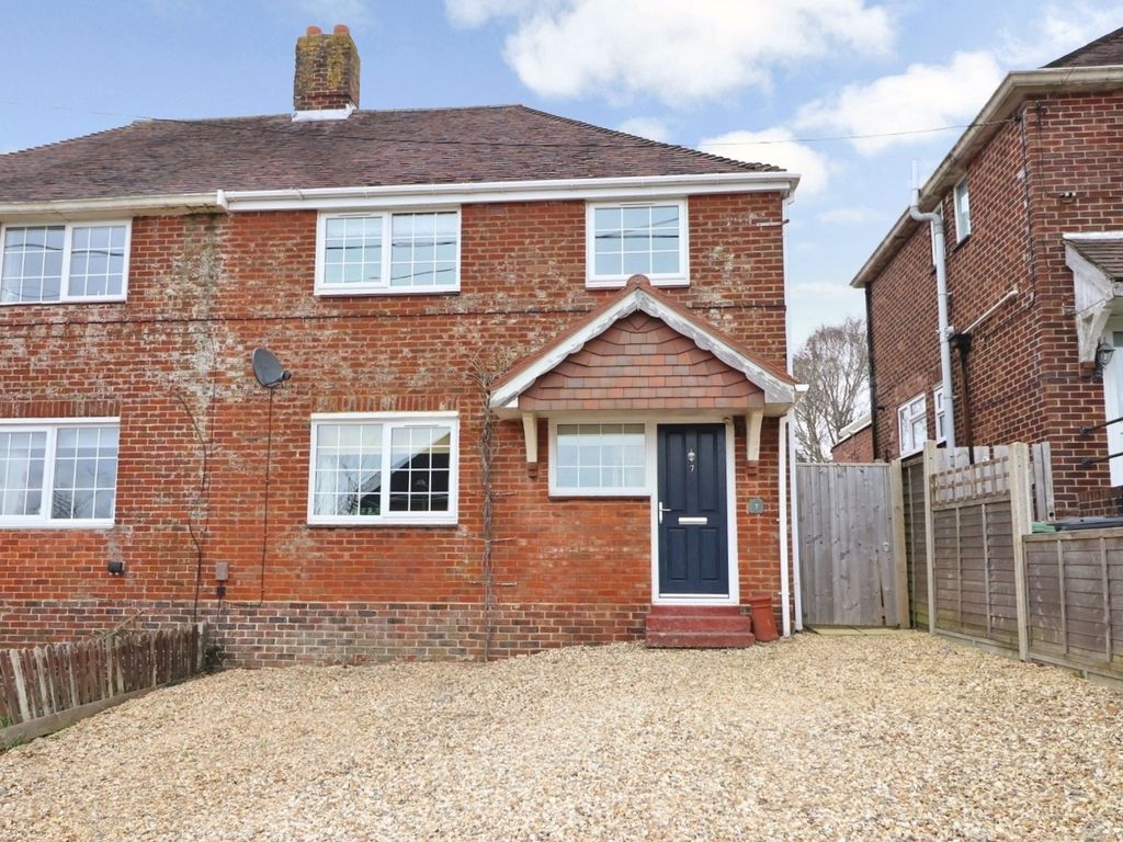 3 bed semidetached house for sale in Wykeham Road, Netley Abbey SO31
