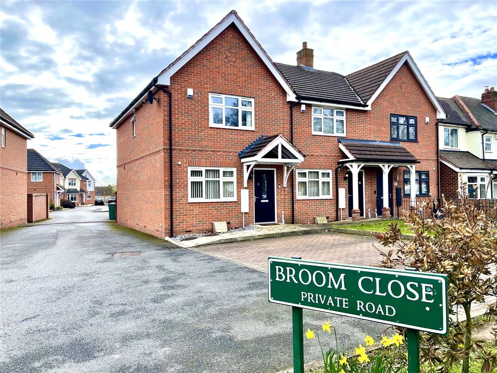 3 bed end terrace house to rent in Broom Close, Castle Bromwich