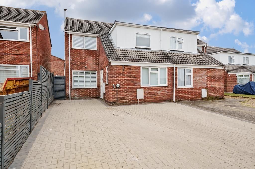 3 bed semidetached house for sale in Thatcham RG18, Zoopla