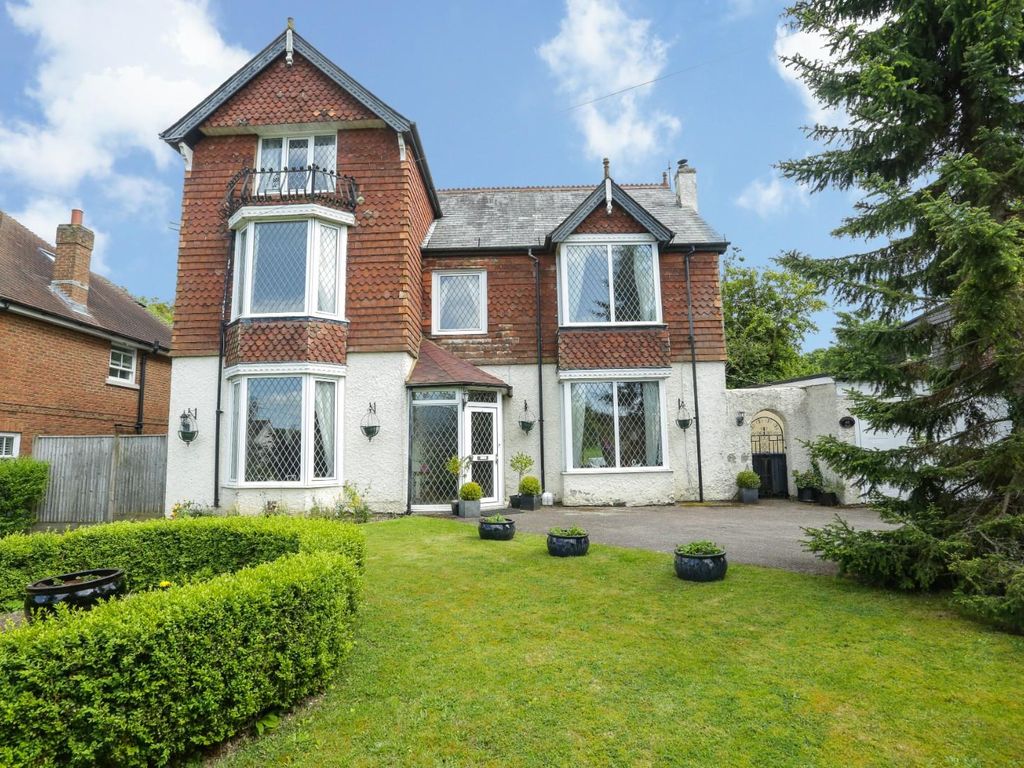 5 bed detached house for sale in Eythorne Road, Shepherdswell, Dover