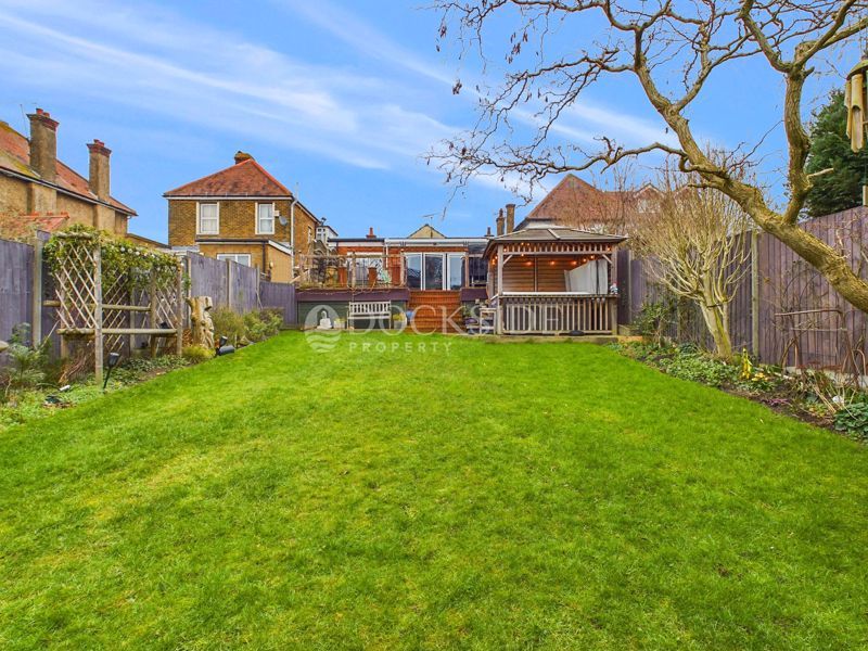 4 bed bungalow for sale in Windmill Street, Strood, Rochester ME2, £