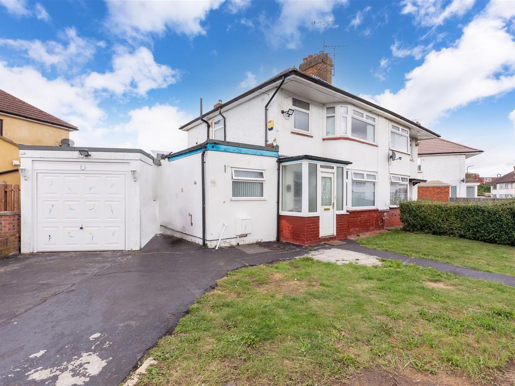 3 bed semidetached house for sale in Westgate Crescent, Cippenham