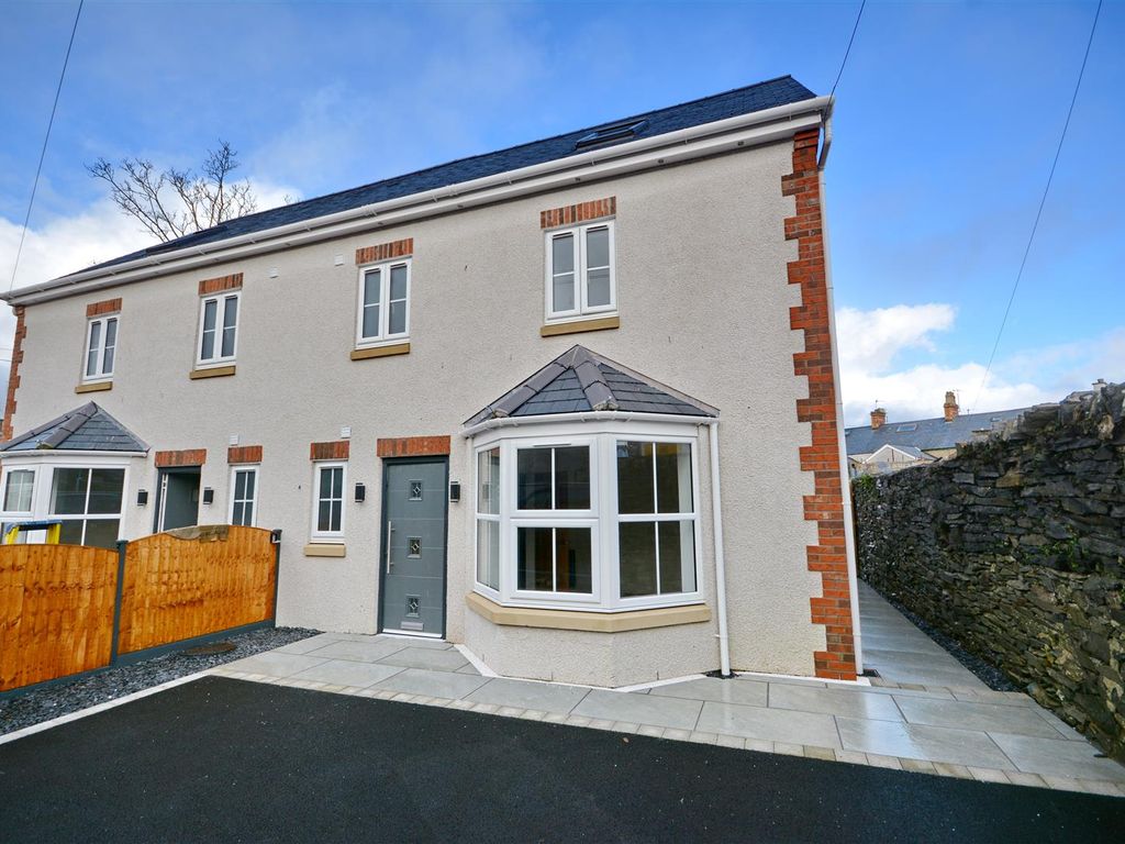 New home, 4 bed semidetached house for sale in Smith Street