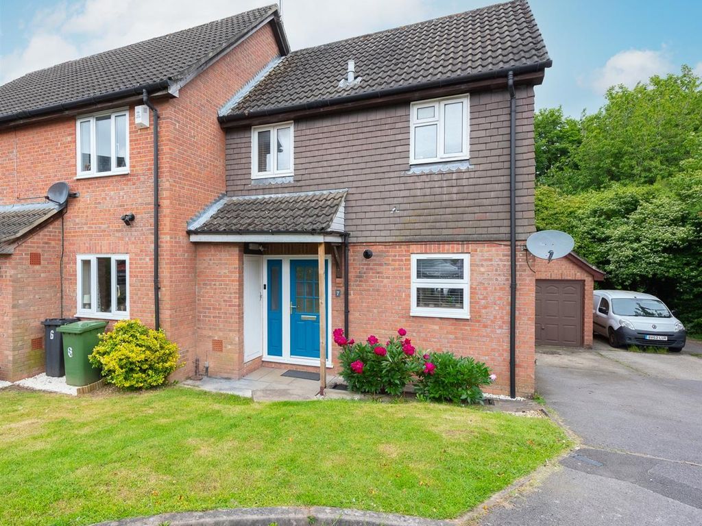 2 bed end terrace house for sale in Rochester Close, Basingstoke RG22