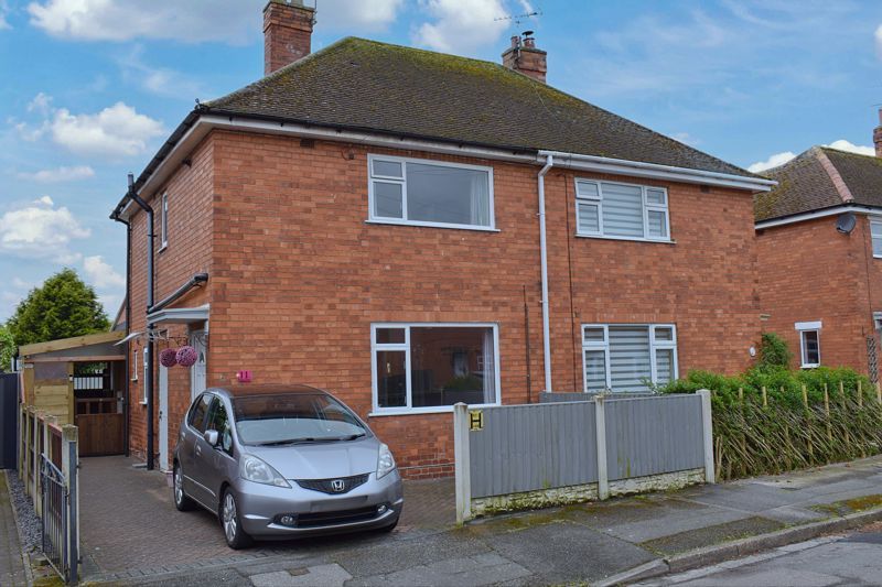 3 bed semidetached house for sale in Linton Close, Farndon, Newark