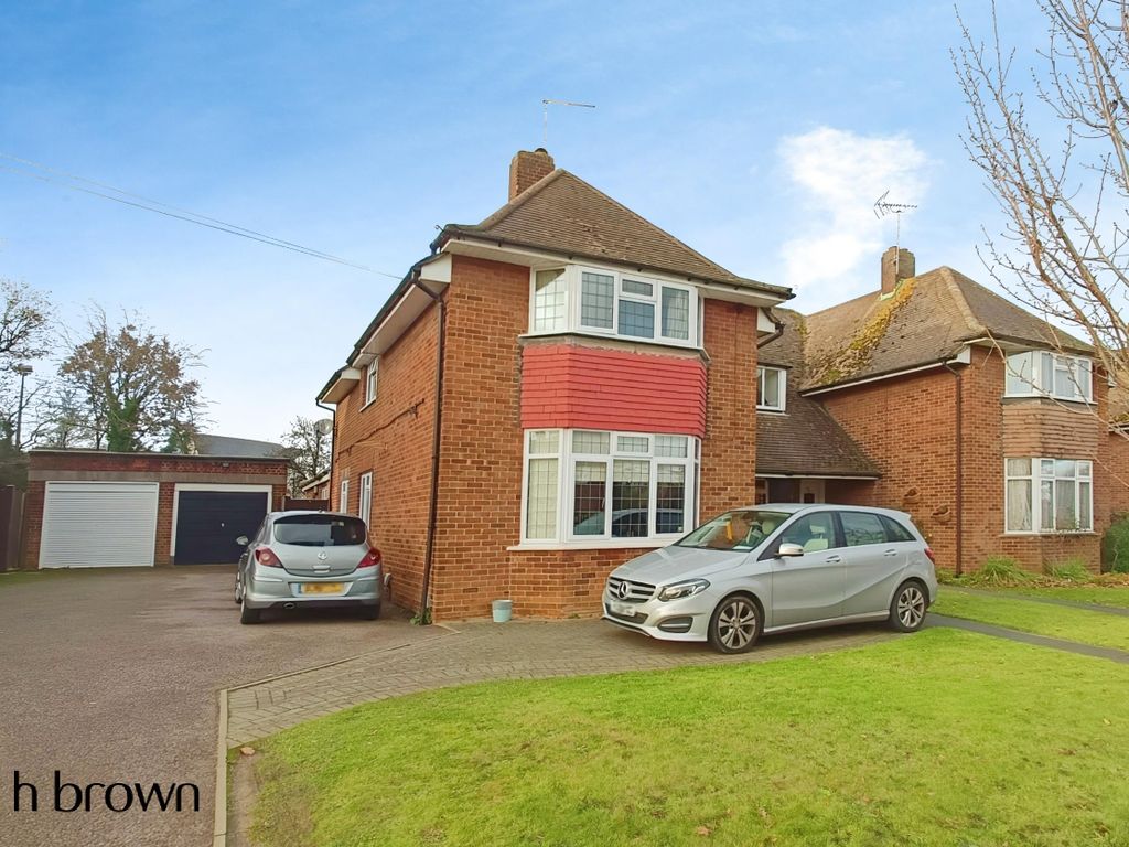 Studio to rent in Dorset Avenue, Great Baddow, Chelmsford CM2, £900 pcm