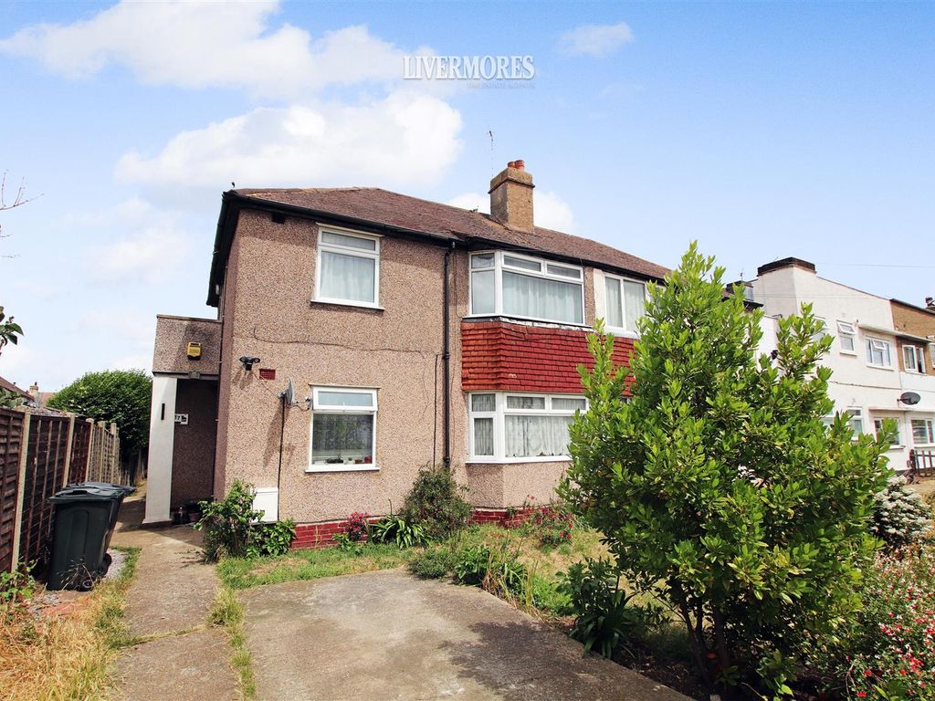 2 bed to rent in Burnham Crescent, Dartford, Kent DA1, £