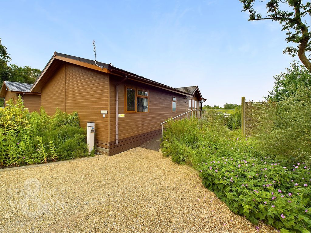 3 bed mobile/park home for sale in Staithe Road, Burgh St. Peter