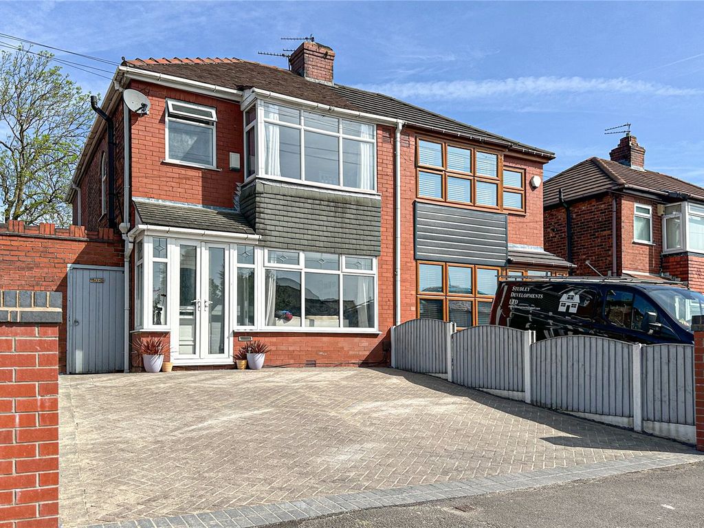 3 bed semidetached house for sale in Hollinwood Avenue, Chadderton