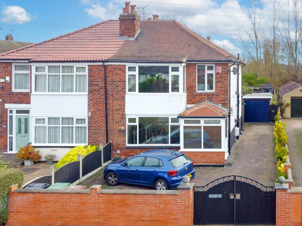 3 bed semidetached house for sale in Oakwood Lane, Leeds LS8, £290,000