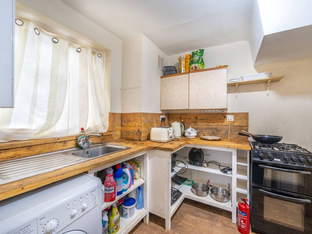 Station Road, Kensal Green, London NW10  