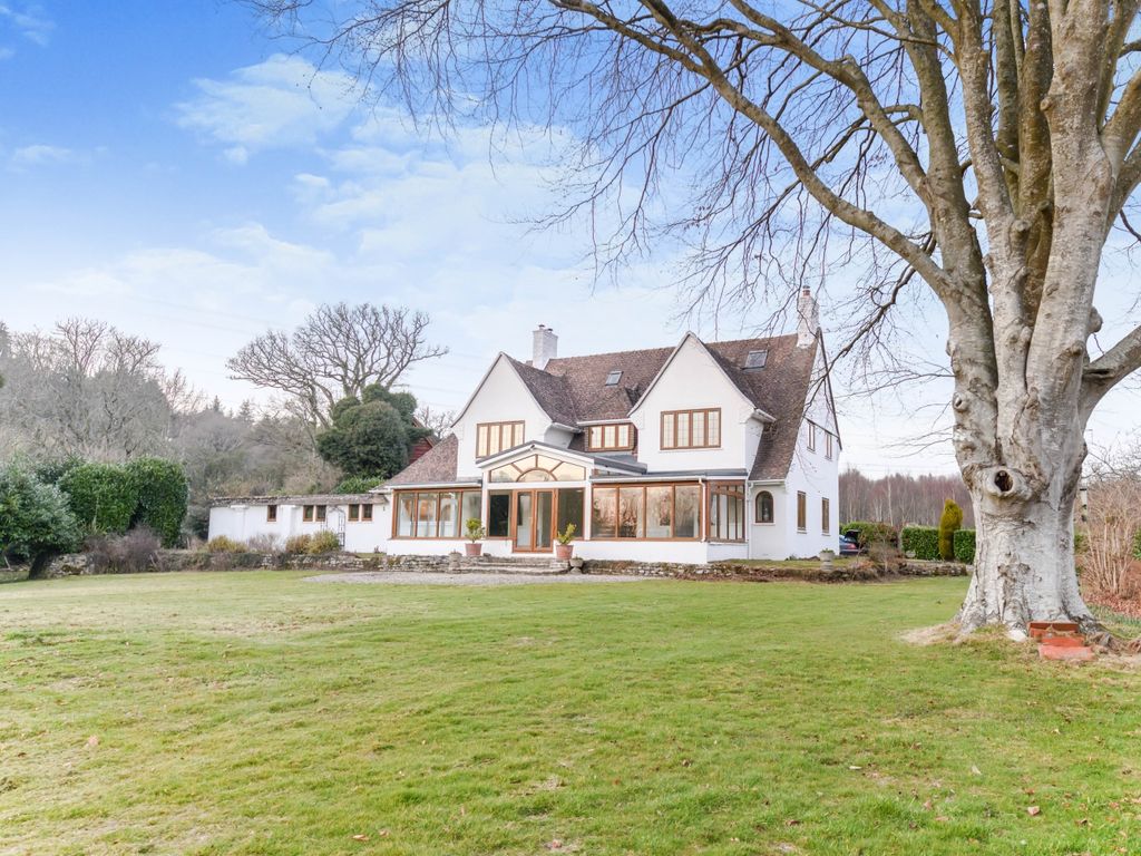 5 bed detached house to rent in Poole Road, Sturminster Marshall