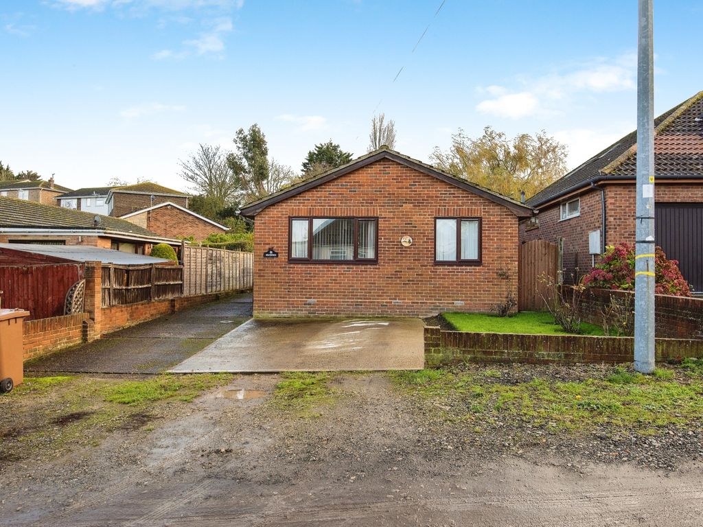 3 bed bungalow for sale in Whybornes Chase, Minster On Sea, Sheerness