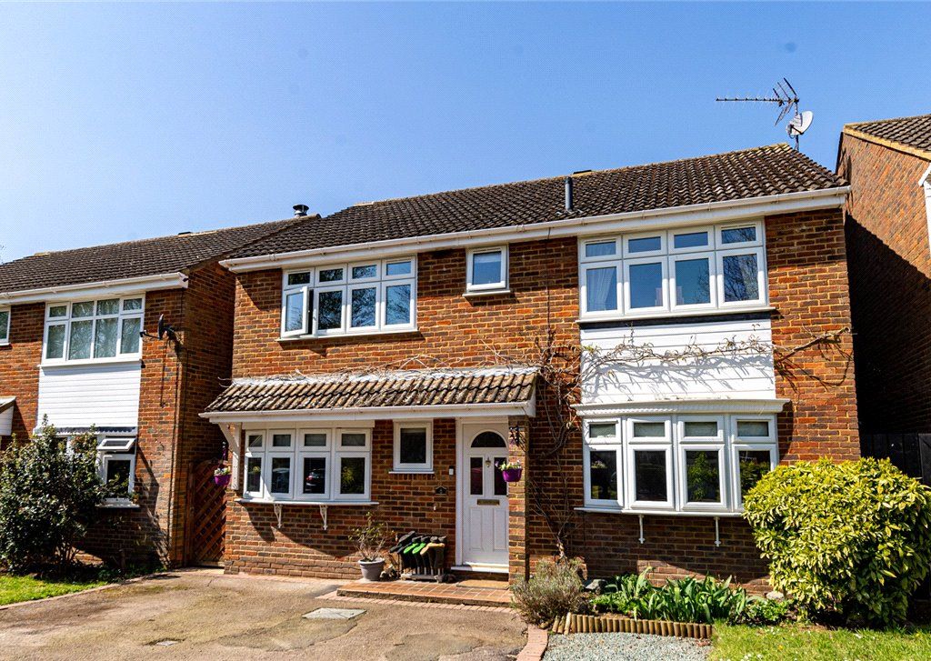 4 bed detached house for sale in Harwood Close, Tewin, Welwyn