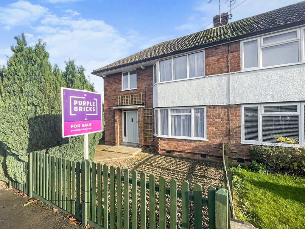 3 bed semidetached house for sale in Highcroft Avenue, Oadby, Leicester LE2 Zoopla