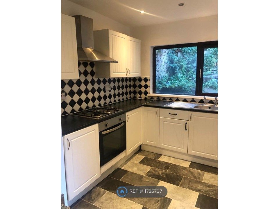 3 bed terraced house to rent in Oakfield Terrace, Tonypandy CF40, £684