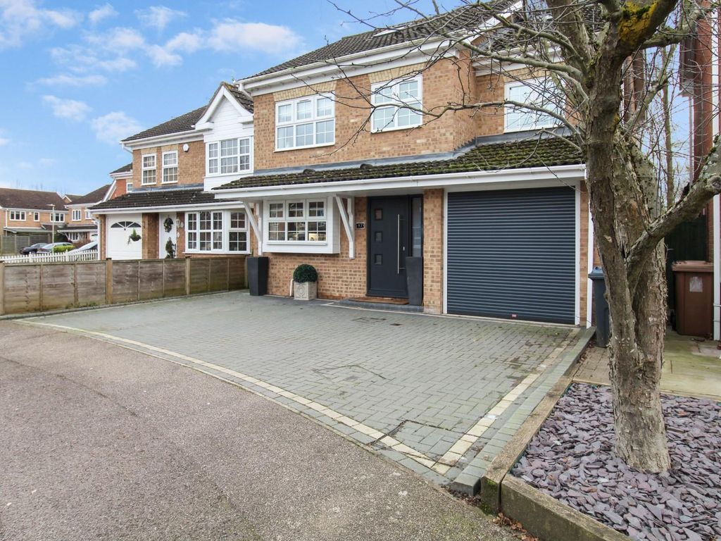 5 bed property for sale in Lawrence Avenue, Stanstead Abbotts, Ware