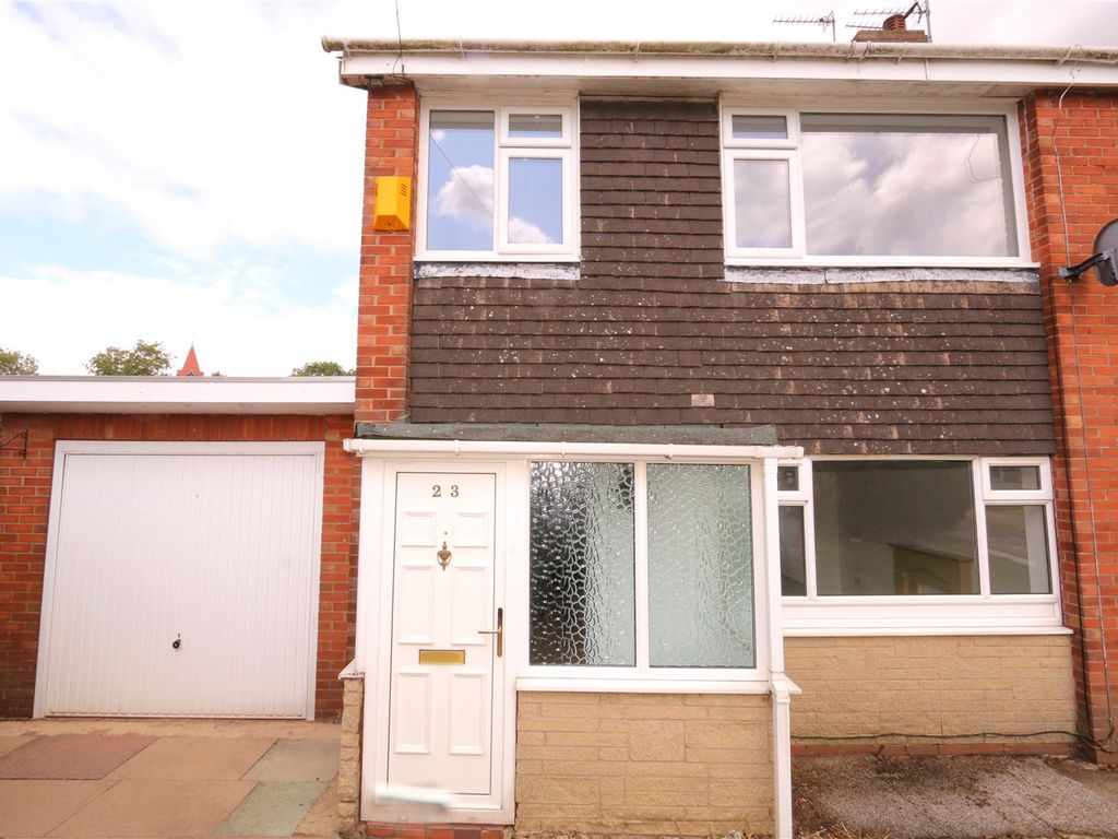 3 bed semidetached house to rent in Weston Drive, Denton, Manchester