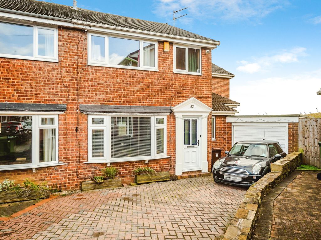 5 bed semidetached house for sale in Grey Street, Wakefield, West