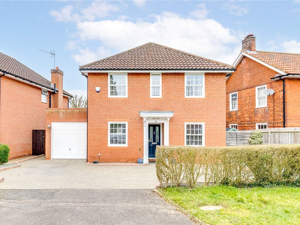 4 bed detached house for sale in Elm Gardens, Welwyn Garden City